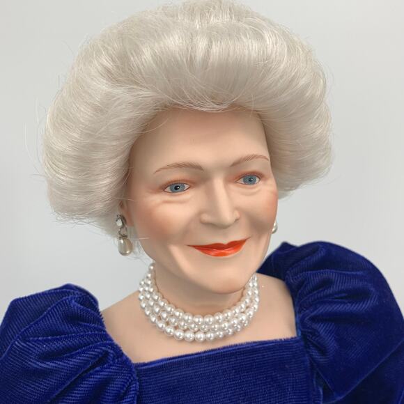 1991 Barbara Bush Danbury Mint America's First Ladies Collection Doll w/ Stand - Picture 2 of 7